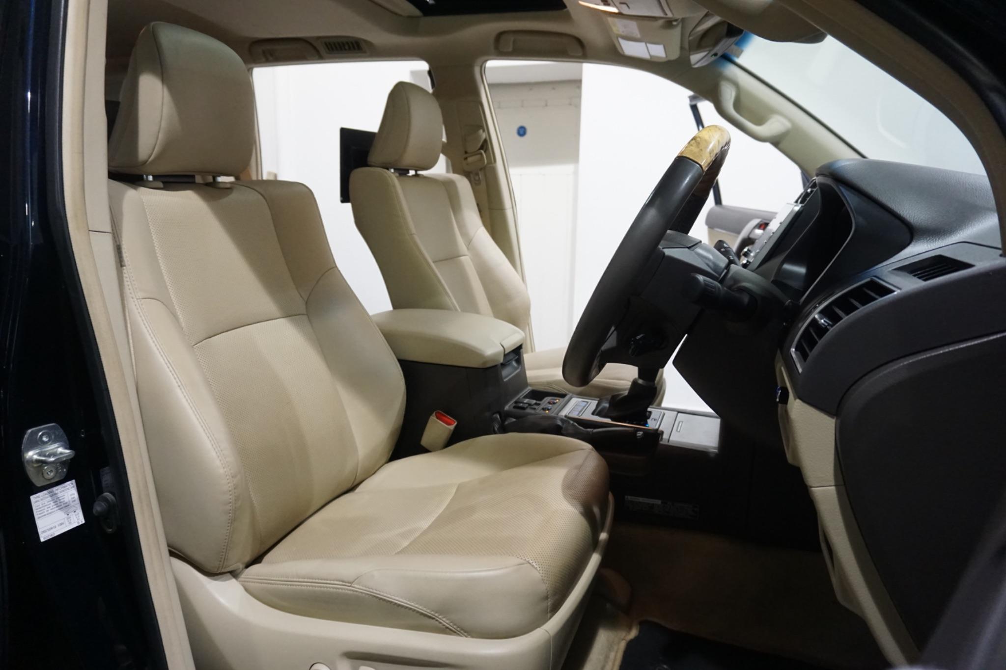 Toyota Land Cruiser 2.8D Invincible Auto 4WD Euro 6 (s/s) 5dr (7 Seat)